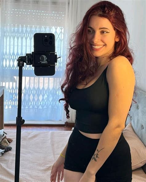 Catarina Paolino transando com o namorado e sentando gostoso .